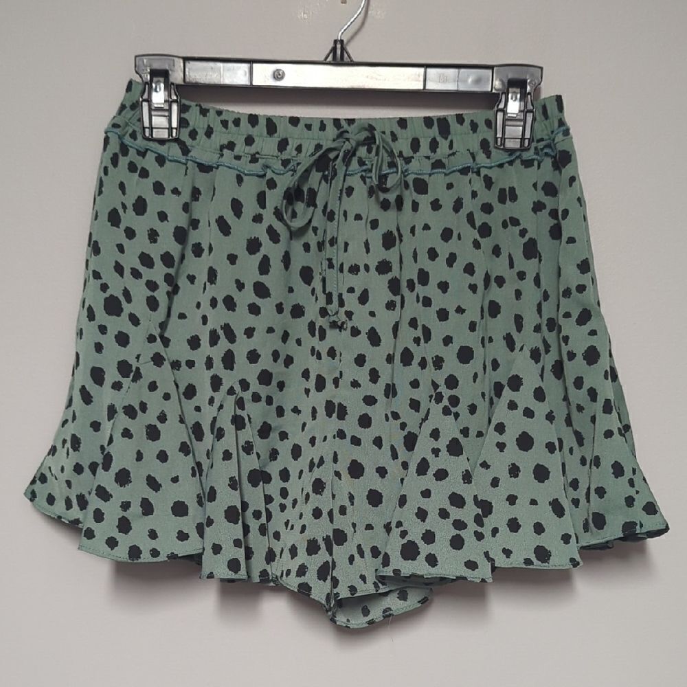 GiGiO Chic Green Polka Dot Shorts